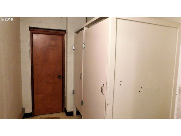 2837 W Harvard Ave, Roseburg, OR 97471